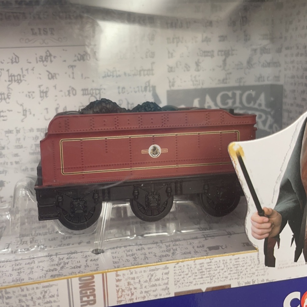 Harry Potter HOGWARTS EXPRESS 1:100 Diecast Display Train - CC99724 Corgi NEW - Picture 3 of 7
